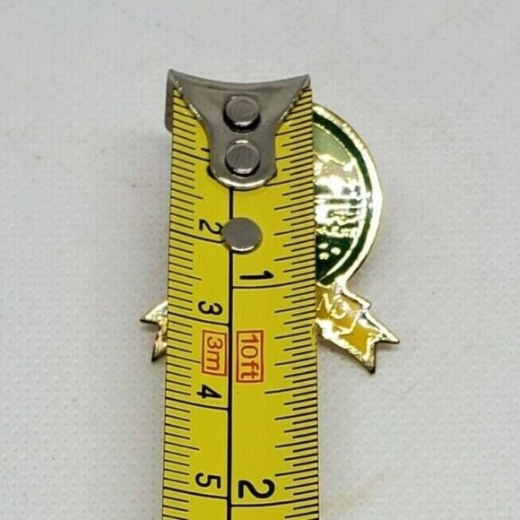 New Zealand Green Yellow Mountain Scenery Lapel Button Hat Collectible Pin - Picture 12 of 12